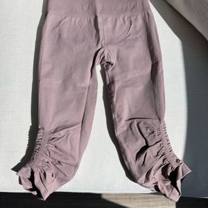 Lululemon Low Rise Cropped Pants (Size 2)